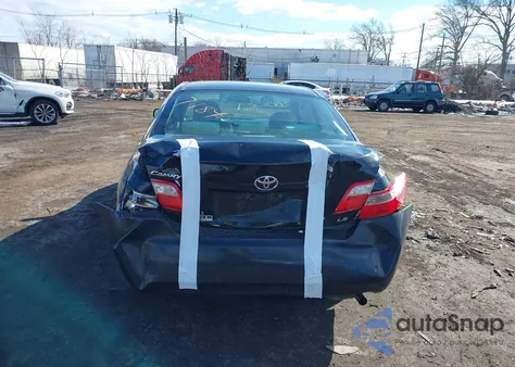 2007 Toyota Camry Le z USA, uszkodzony, nr VIN 4T1BE46K57U027011